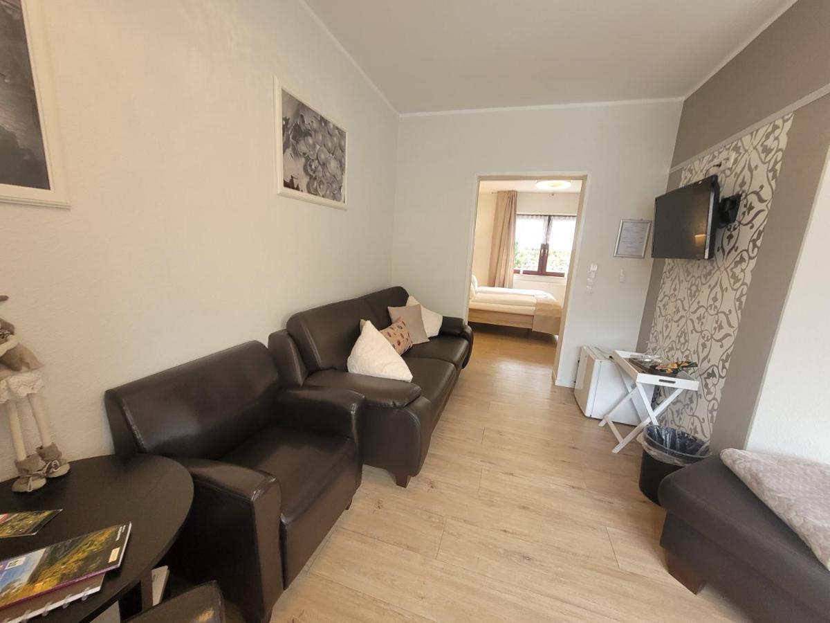 Gaestehaus Burgberg, Weinhaus Fries Kattenes Kültér fotó