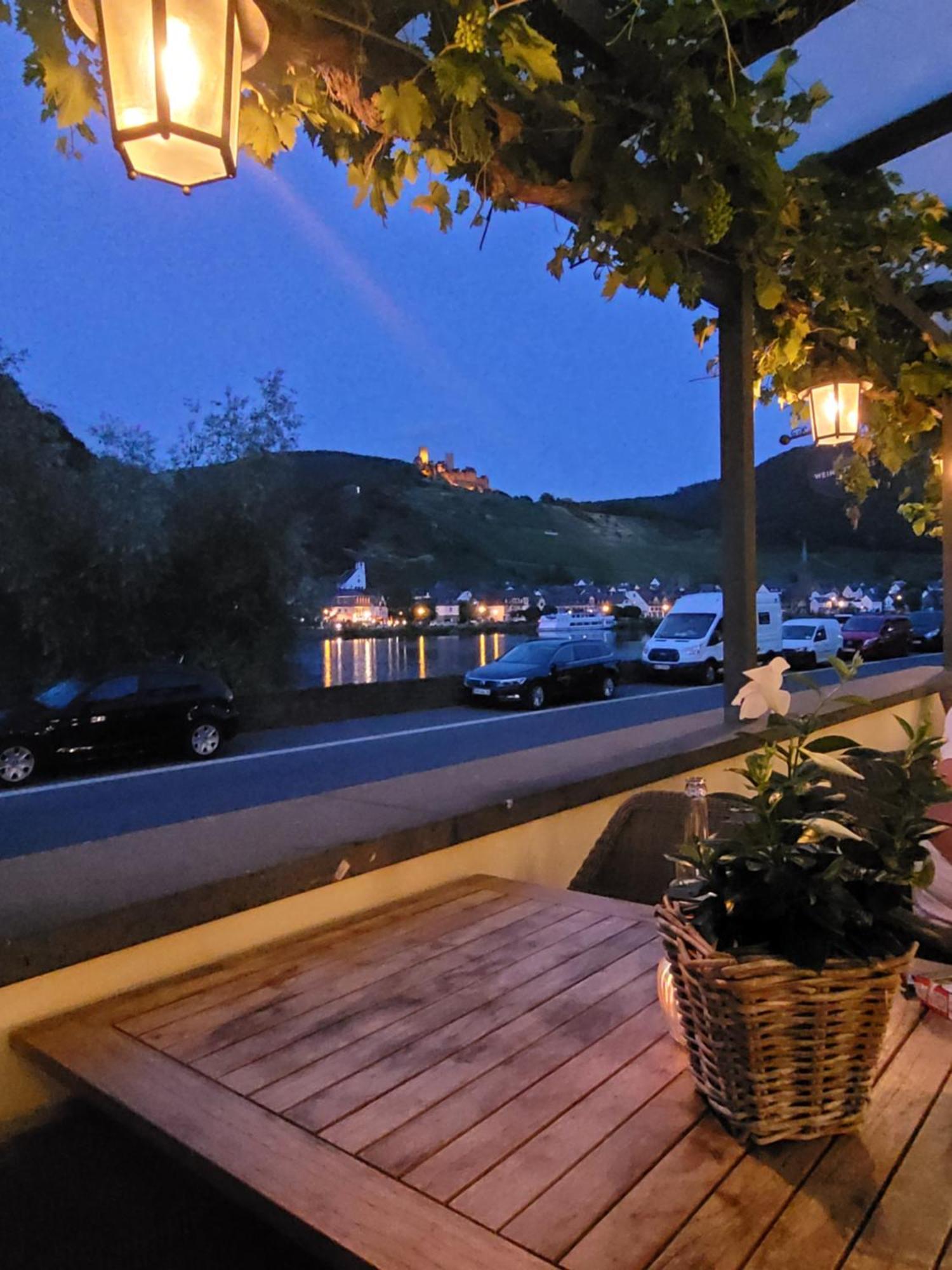 Gaestehaus Burgberg, Weinhaus Fries Kattenes Kültér fotó