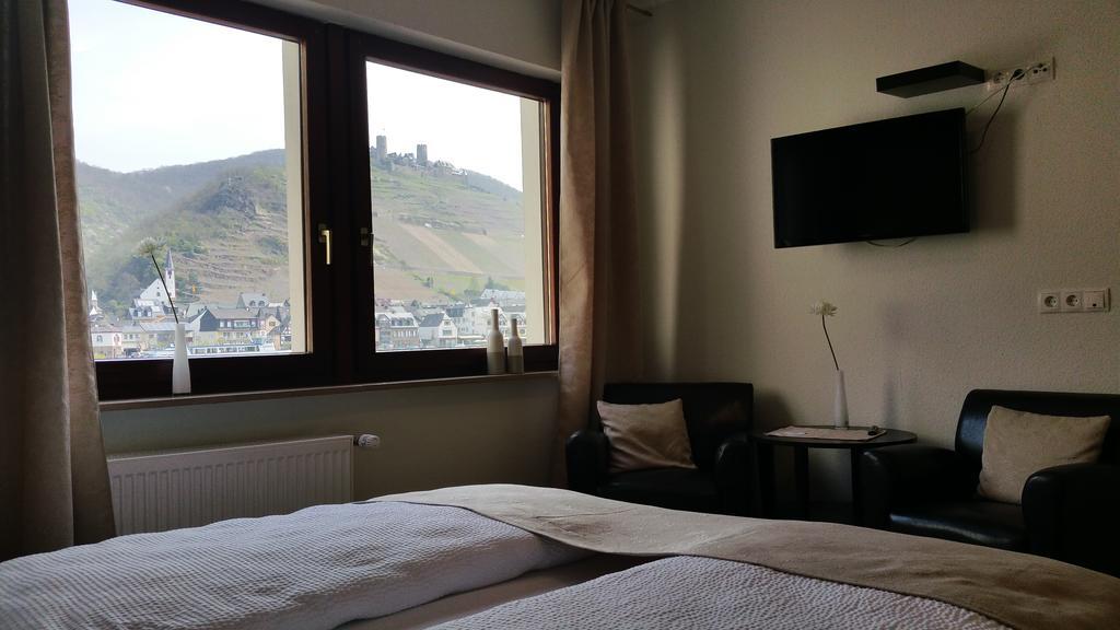 Gaestehaus Burgberg, Weinhaus Fries Kattenes Kültér fotó